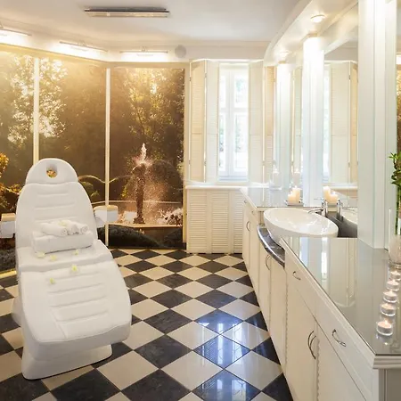 Palac Brzezno & Golf Couette-café 4*
