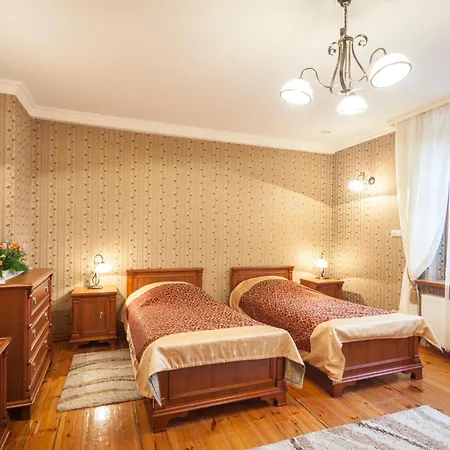 Palac Brzezno & Golf Couette-café 4*
