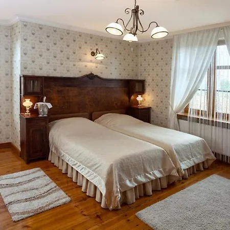 Palac Brzezno & Golf Couette-café Oborniki Śląskie