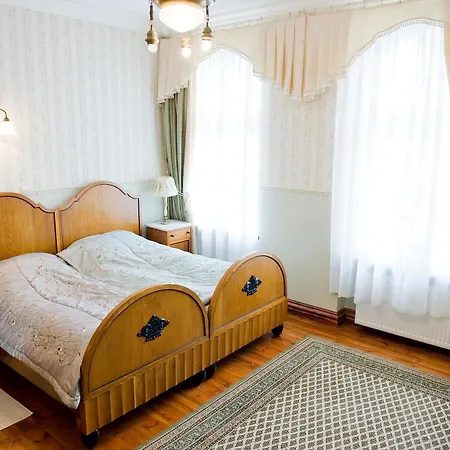 Palac Brzezno & Golf Bed & Breakfast 4*