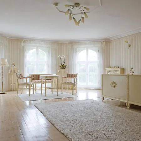 Palac Brzezno & Golf Couette-café