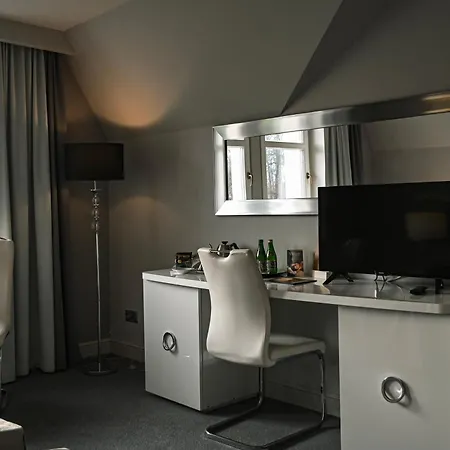 Palac Brzezno & Golf Bed & Breakfast 4*