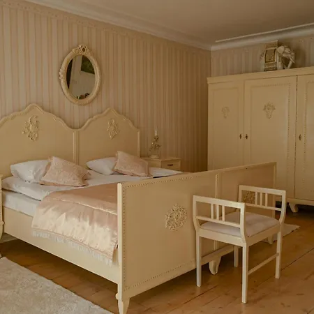 Palac Brzezno & Golf Oda ve Kahvaltı 4*