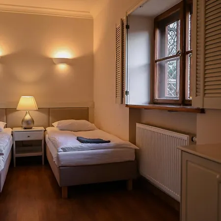 Palac Brzezno & Golf Oda ve Kahvaltı Oborniki Śląskie