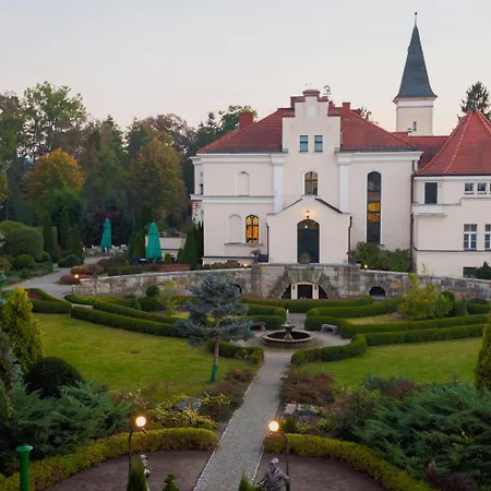 Palac Brzezno & Golf Oda ve Kahvaltı Oborniki Śląskie
