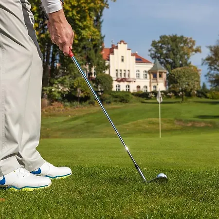 Palac Brzezno & Golf Bed & Breakfast Oborniki Slaskie