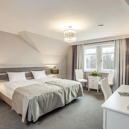 Bed & Breakfast Palac Brzezno & Golf Oborniki Slaskie