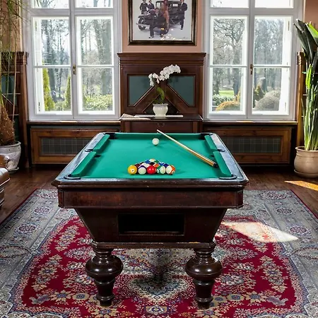 Palac Brzezno & Golf Couette-café Oborniki Śląskie