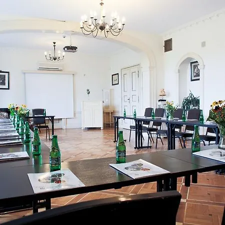 Palac Brzezno & Golf Couette-café