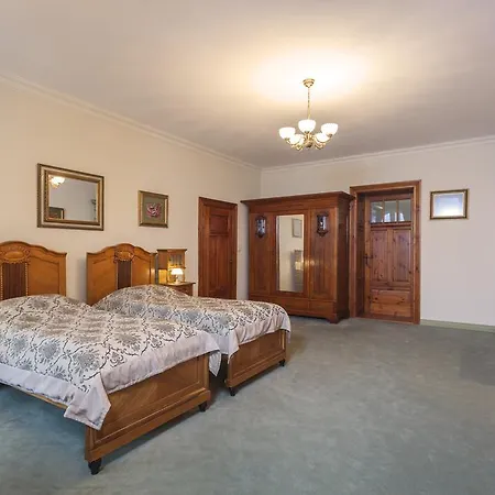 Palac Brzezno & Golf Bed & Breakfast Oborniki Slaskie