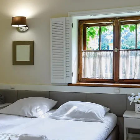Palac Brzezno & Golf Bed & Breakfast Oborniki Slaskie