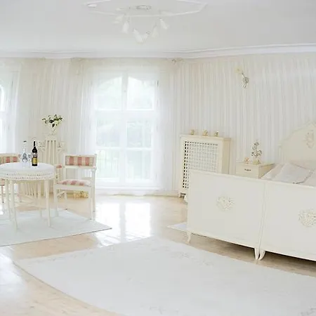 Bed & Breakfast Palac Brzezno & Golf