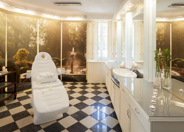 Palac Brzezno & Golf Bed & Breakfast 4*