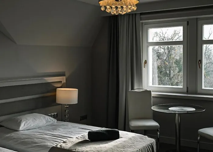 Palac Brzezno & Golf Bed & Breakfast Oborniki Slaskie