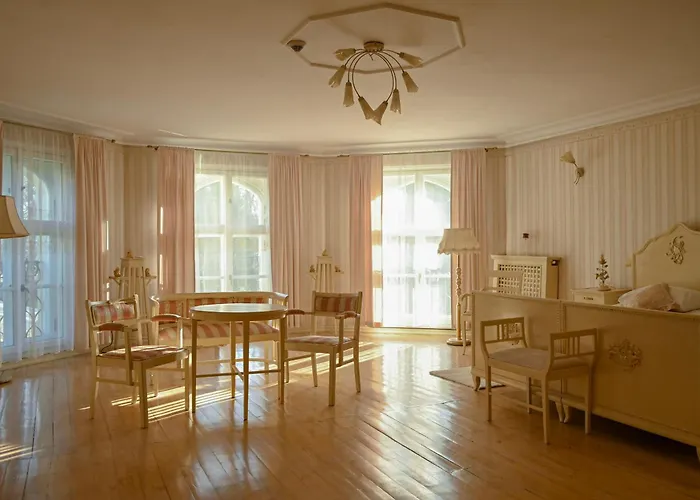 Palac Brzezno & Golf Bed & Breakfast