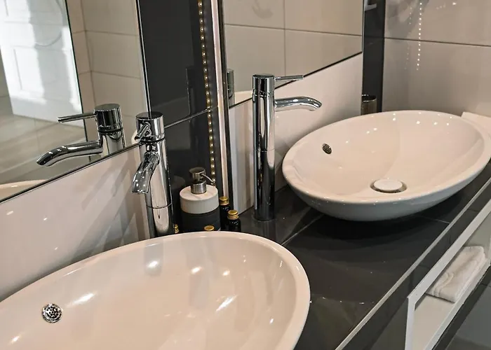 Palac Brzezno & Golf Bed & Breakfast 4*