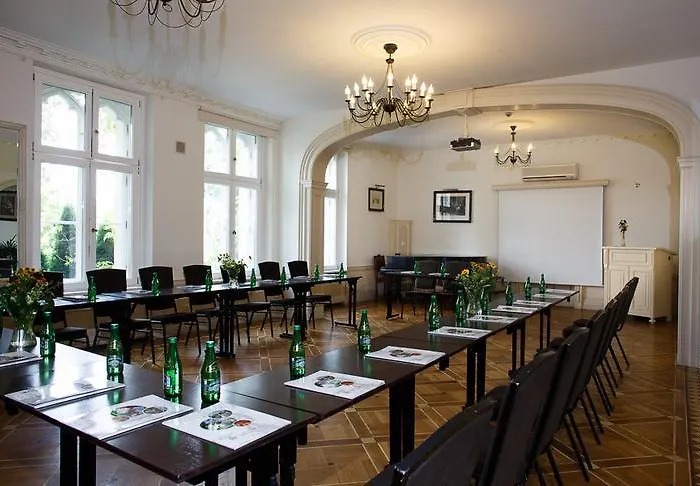 Alojamento de Acomodação e Pequeno-almoço Palac Brzezno & Golf 4*